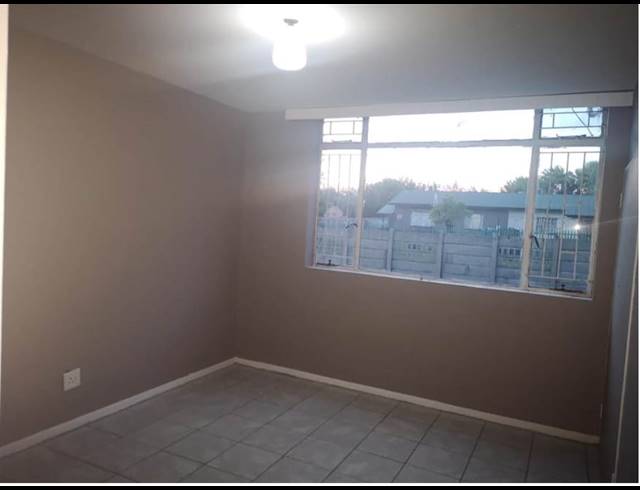 2 BEDROOM FLAT FOR SALE IN SASOLBURG EXT 2